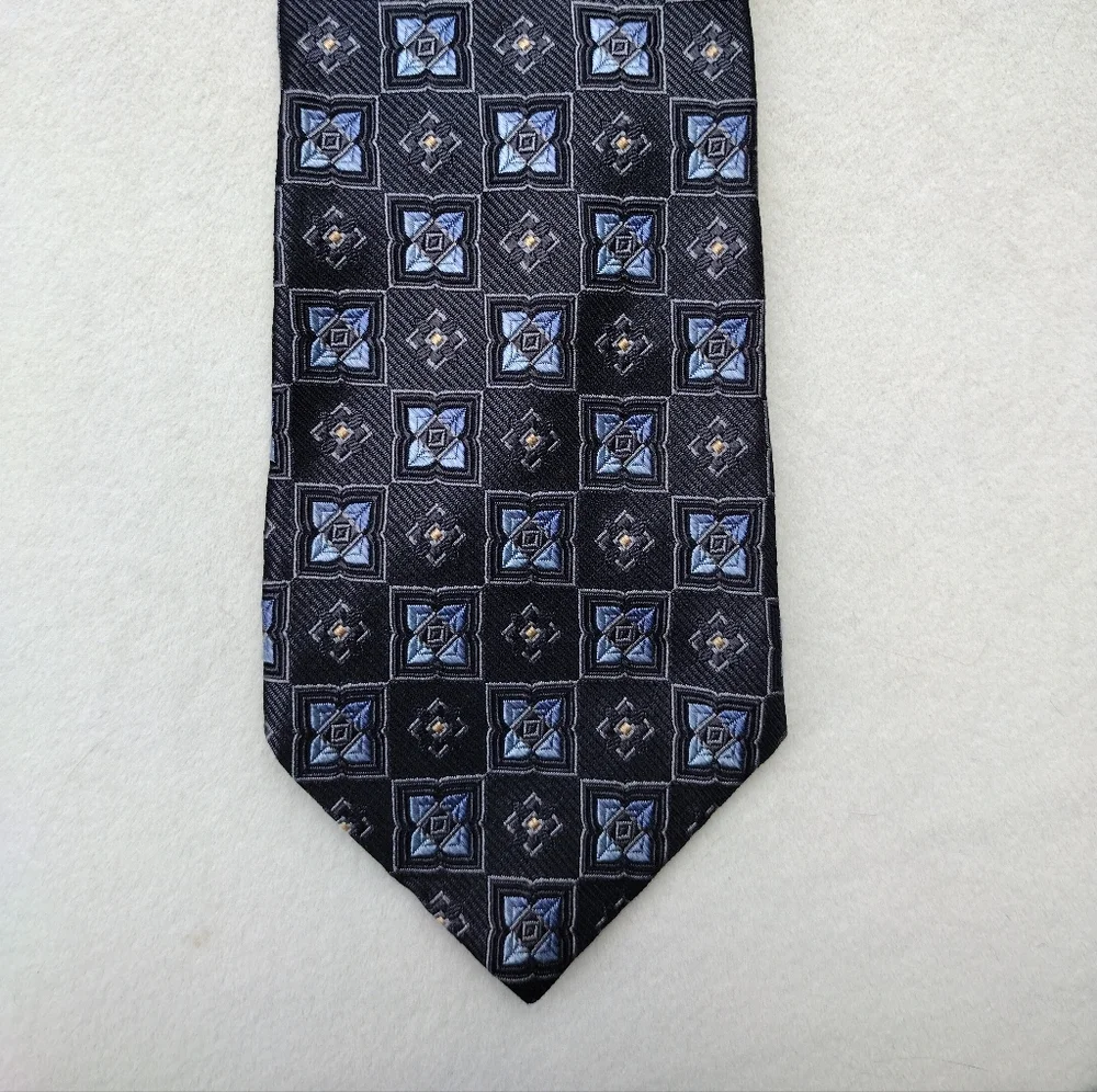Silk Jos. A Bank Blue and Grey Square Geometric Pattern Tie EUC